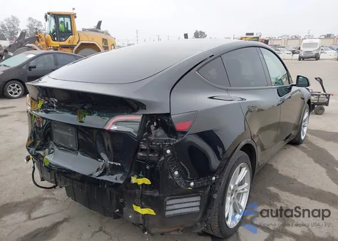 2021 Tesla Model Y Long Range Dual Motor All-Wheel Drive z USA, uszkodzony, nr VIN 5YJYGAEE3MF194474
